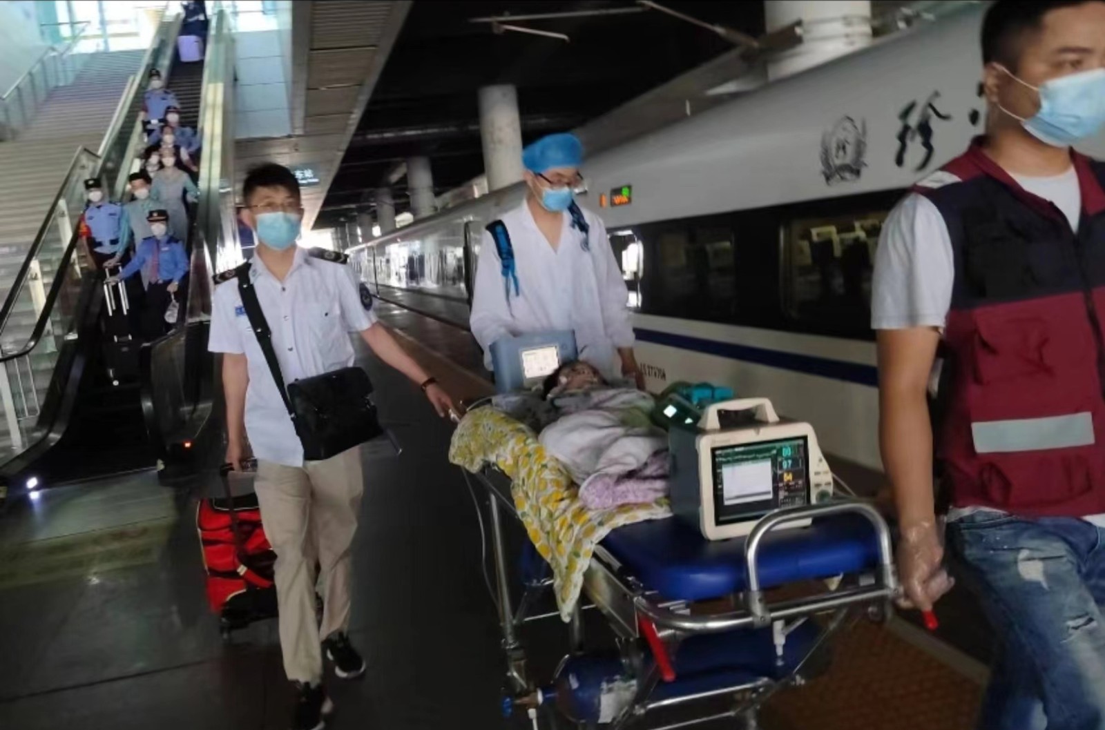 察布查尔锡伯高铁转运公司